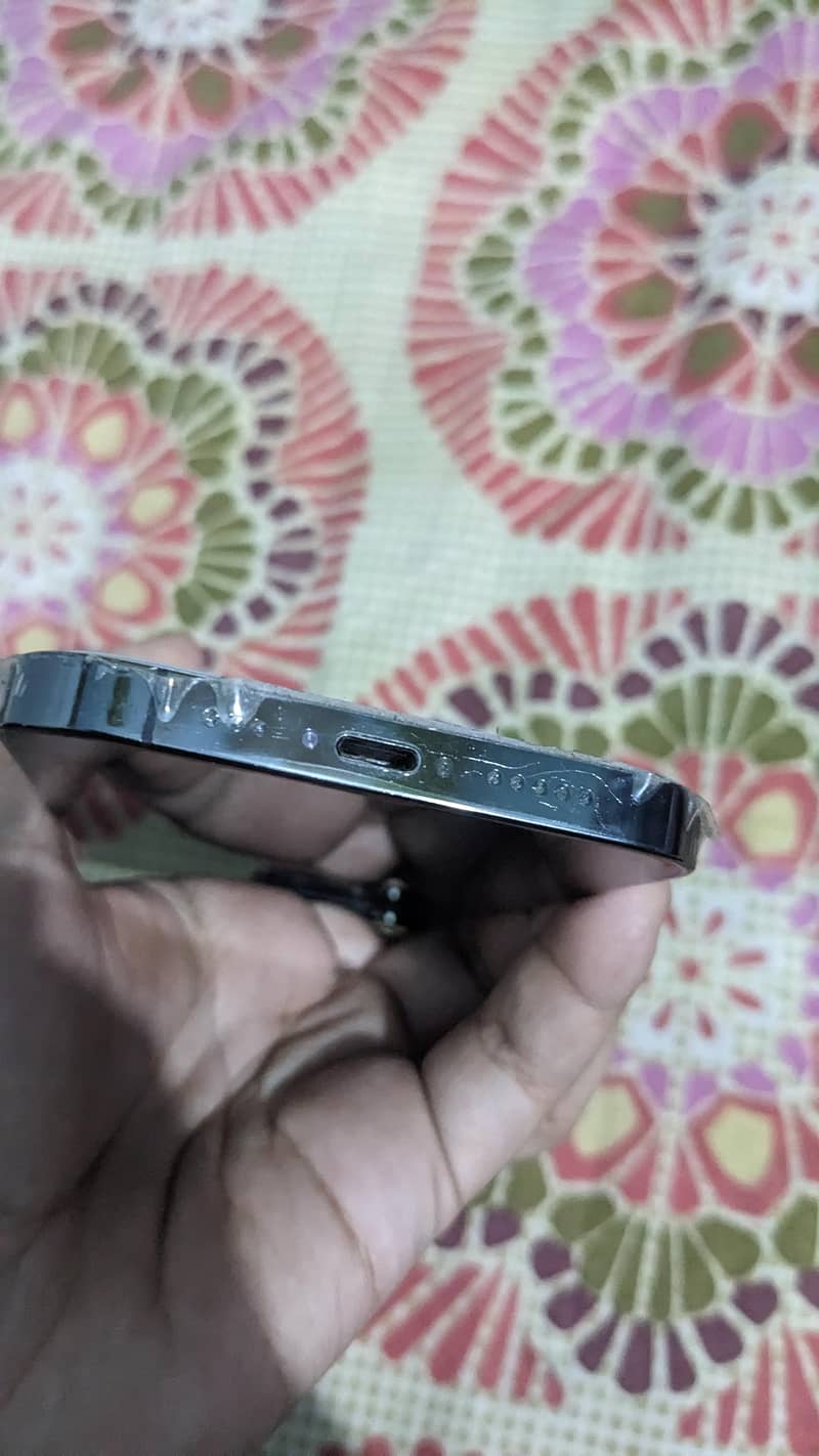 iPhone 13 Pro lock 3