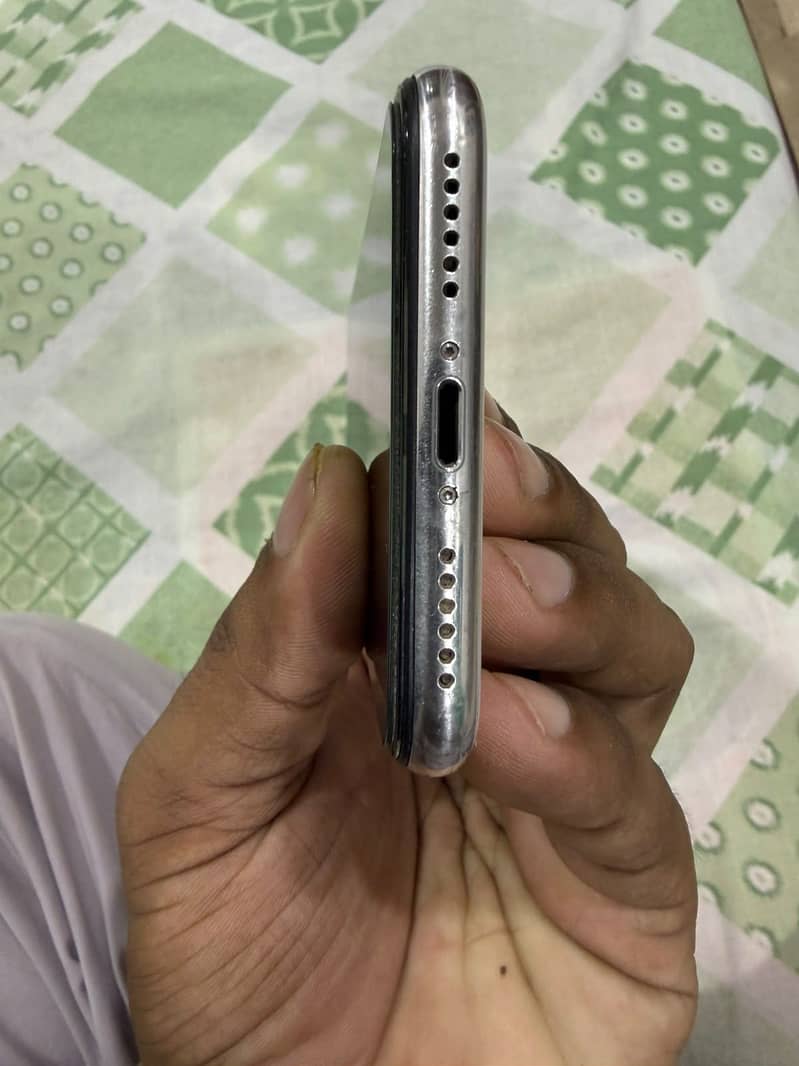 Apple iPhone X 6