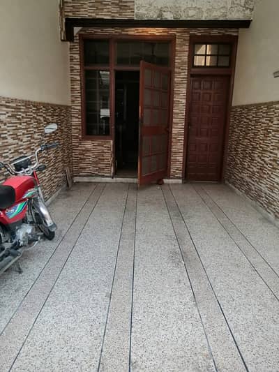 Iqbal Town 10 Marla Triple Story 7 Bed House Chips Flor At Karim Block Near Markit
