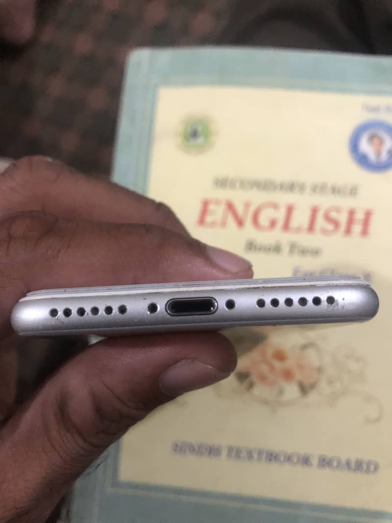 Apple iPhone 7 0