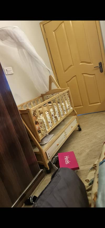 wodden baby cot 110% o