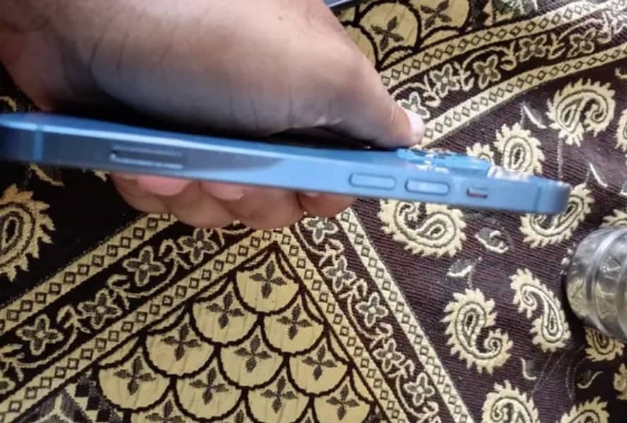 Apple iPhone 13 2
