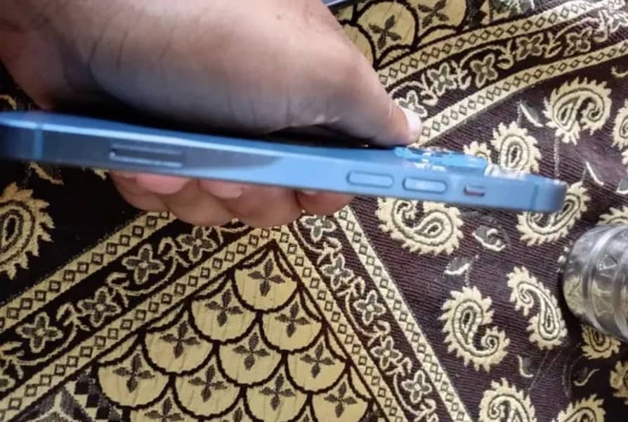 Apple iPhone 13 5