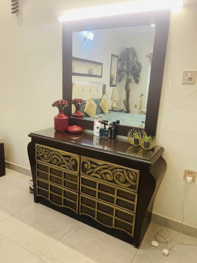 Dressing table with 6 drawers and looking mirror