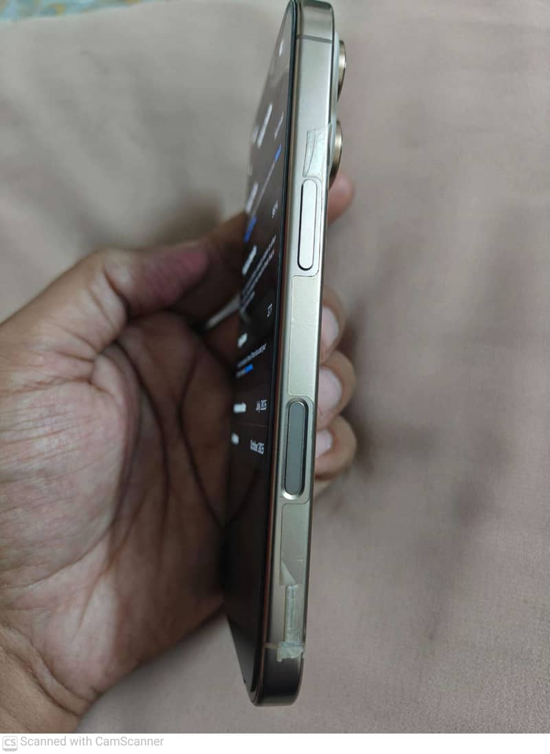 Apple iPhone 16 Pro 3