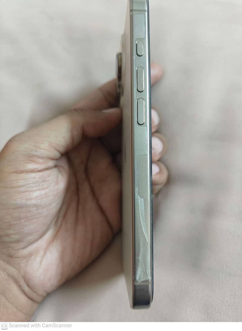 Apple iPhone 16 Pro 4