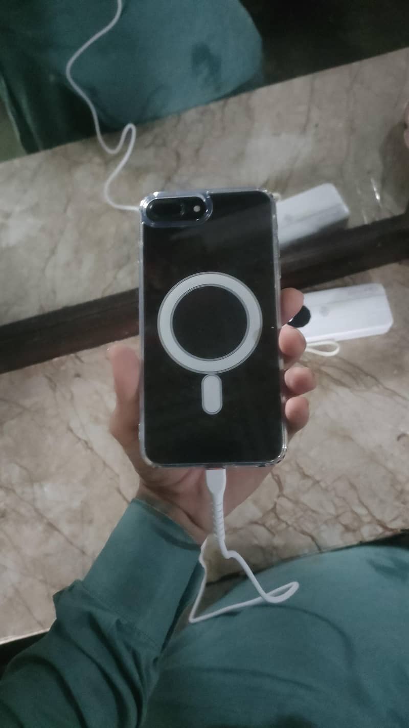 Apple iPhone 7 Plus 0