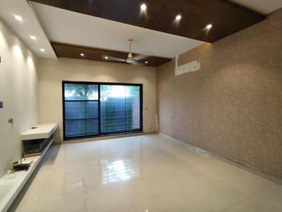 **12 Marla Corner Owner-Built House for Sale in Paragon City | Well Maintained