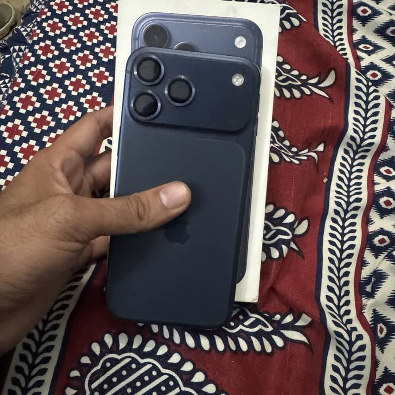 Apple iPhone 17 Pro Max 4
