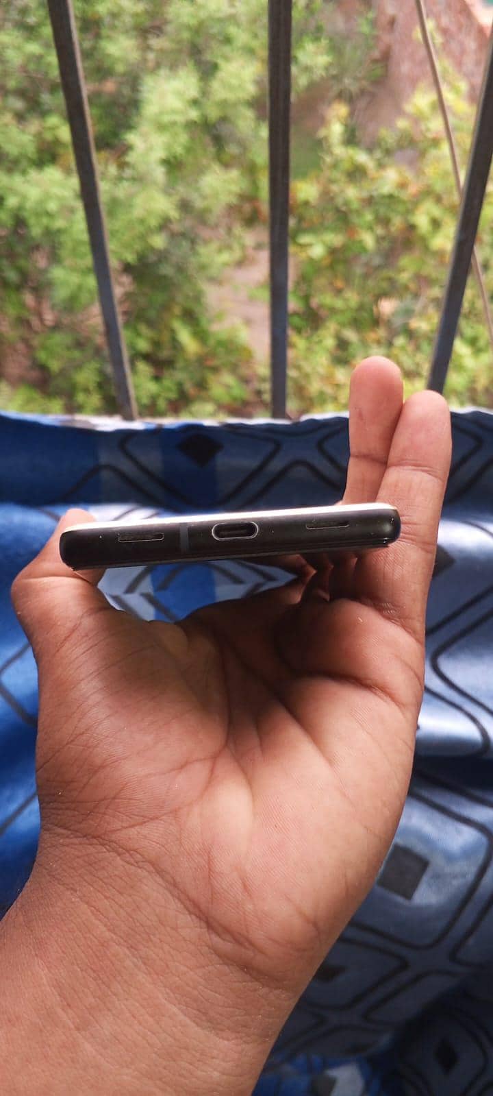 Google Pixel 6a 5