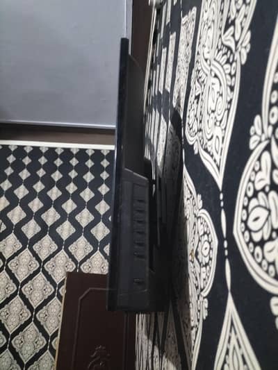 LCD bilkul saaf ha 32 inch Ki