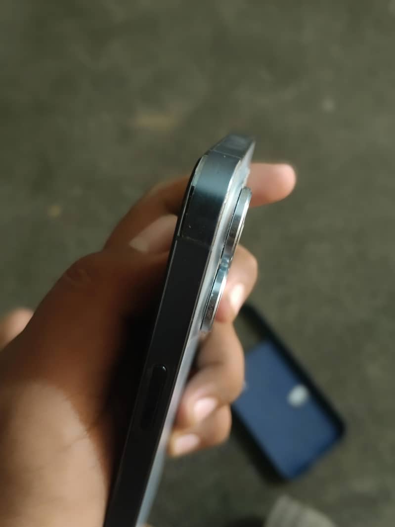 Apple iPhone 13 2