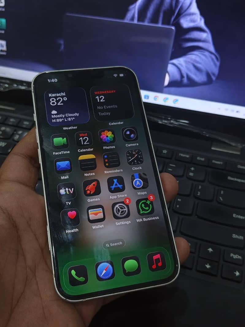Apple iPhone 13 2