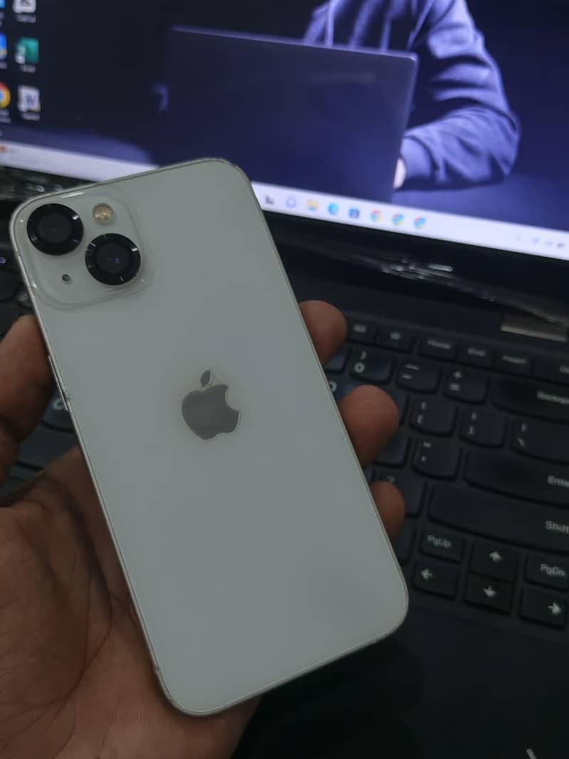 Apple iPhone 13 4