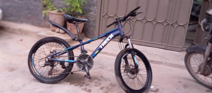 Light Aluminum Frame MTB - 7 Speed Shimano Gears & Disc Brakes