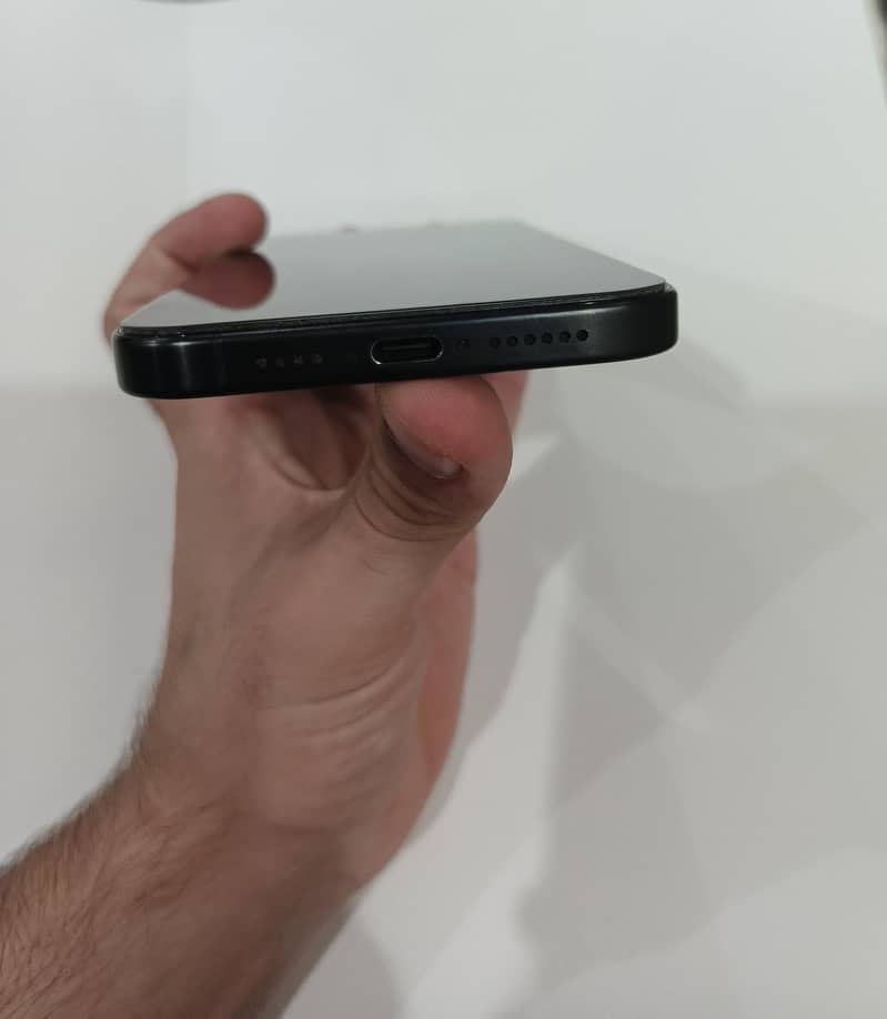 Apple iPhone 15 Pro Max 4