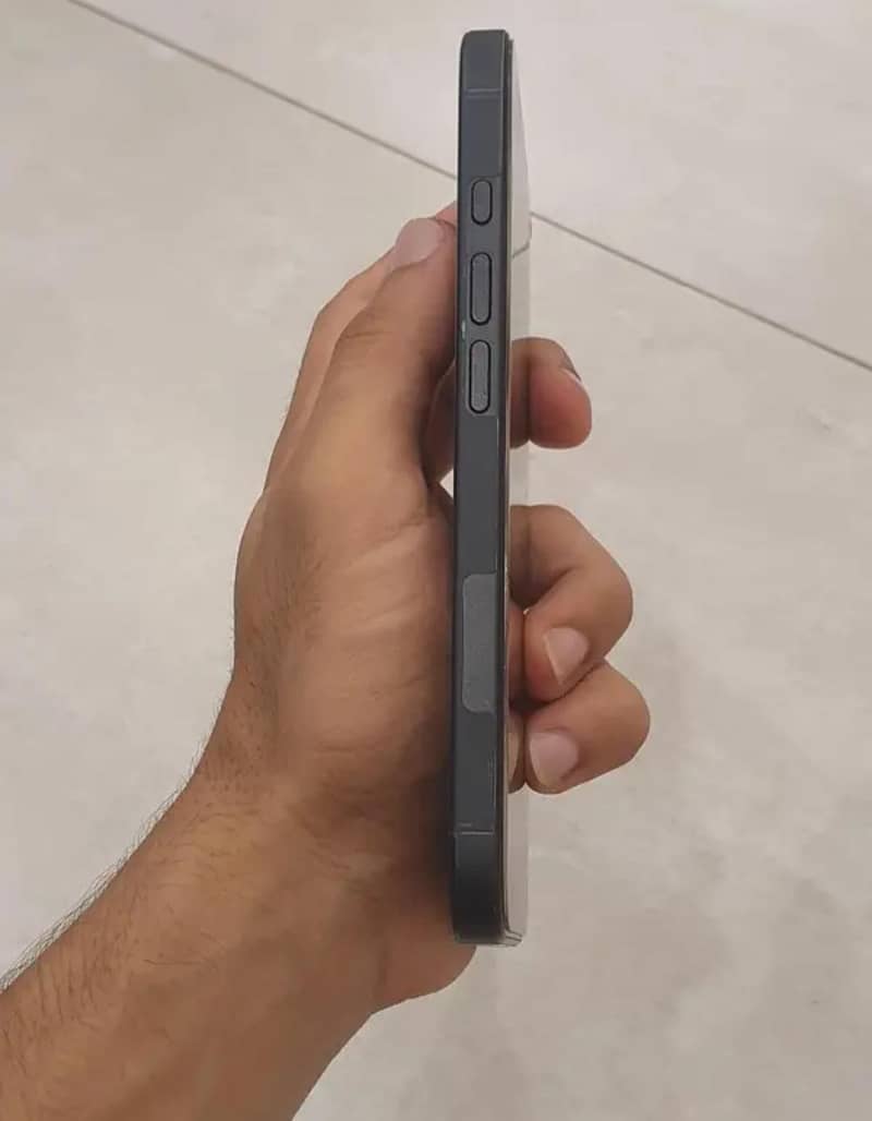 Apple iPhone 16 3