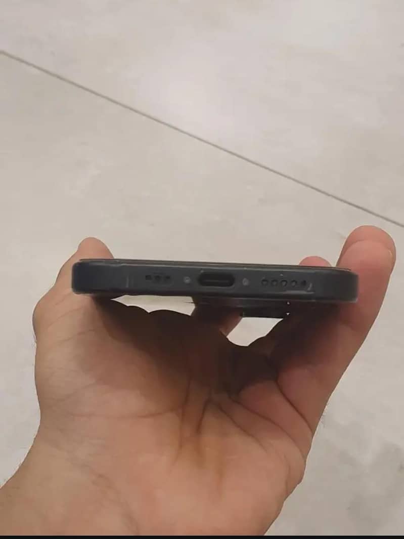 Apple iPhone 16 4