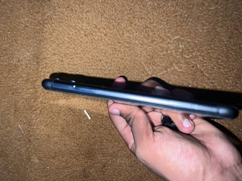 Apple iPhone 11 3