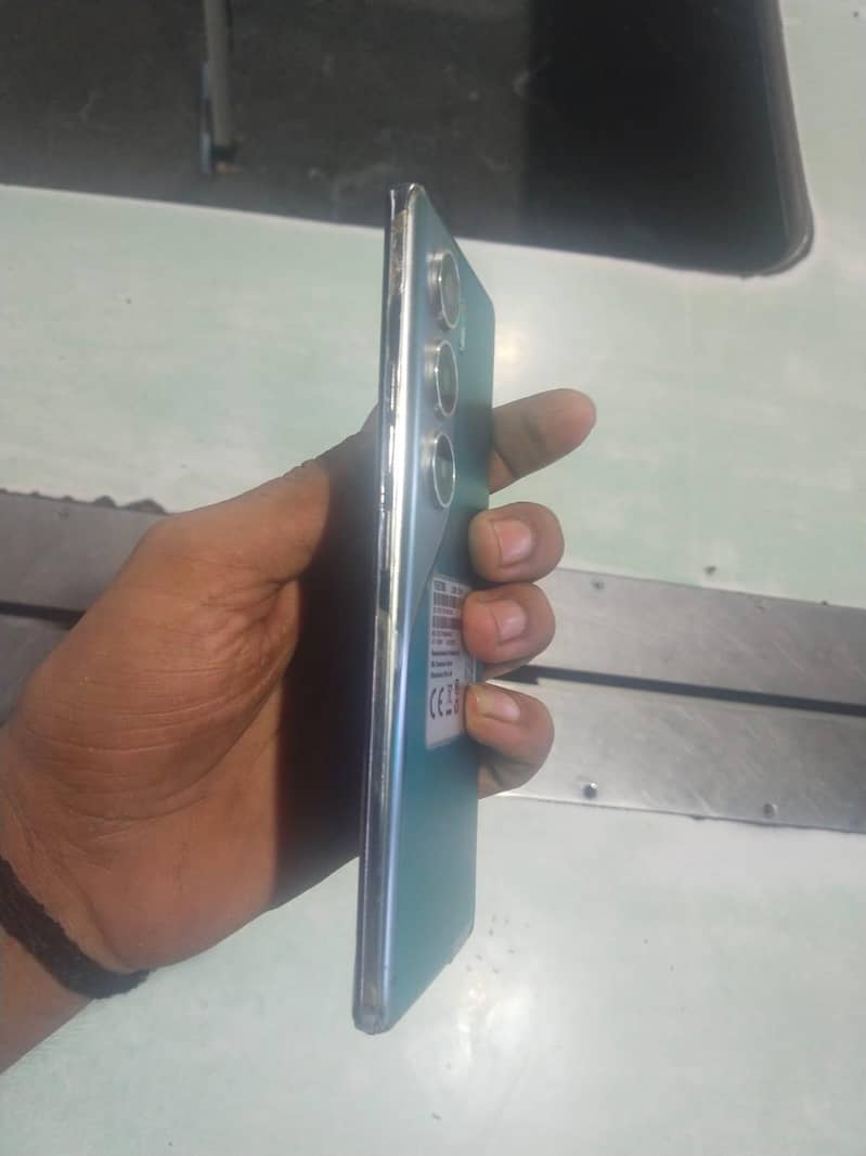 Tecno CAMON 40 Pro 1