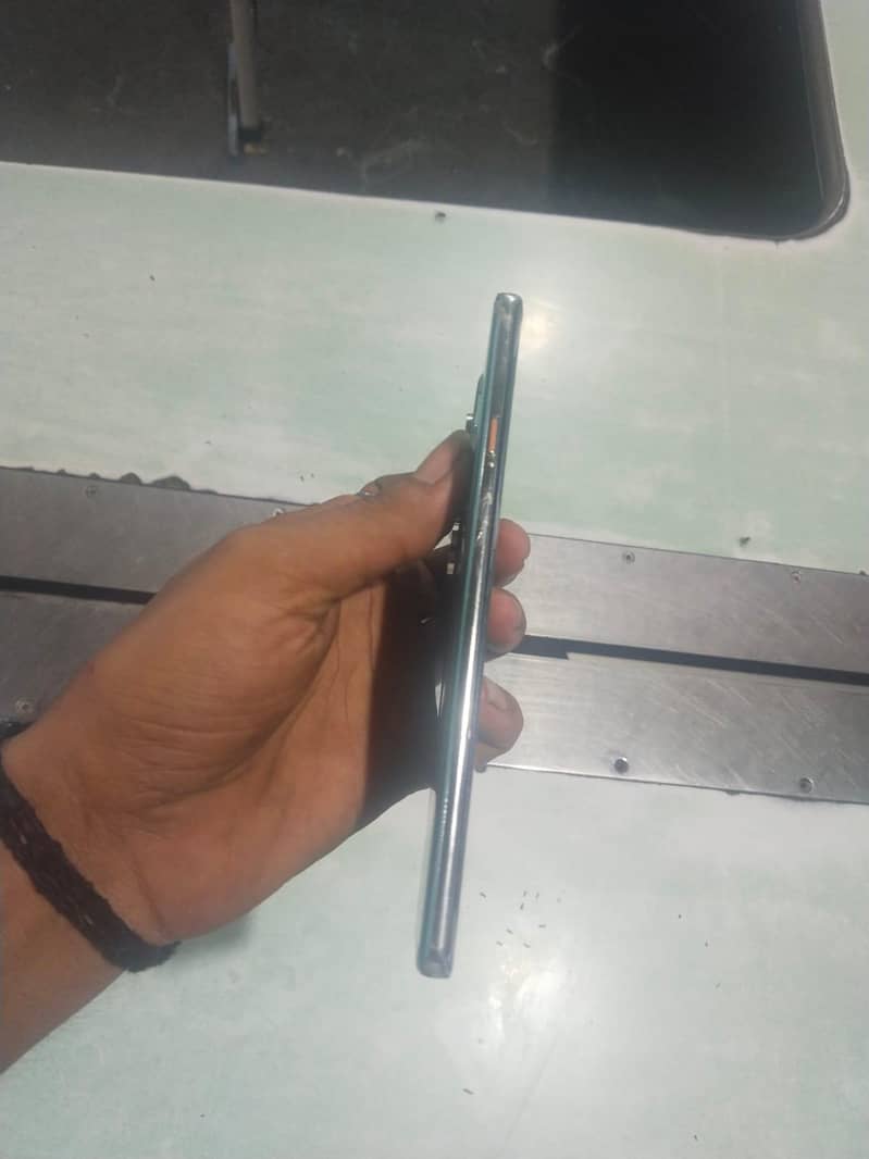 Tecno CAMON 40 Pro 4
