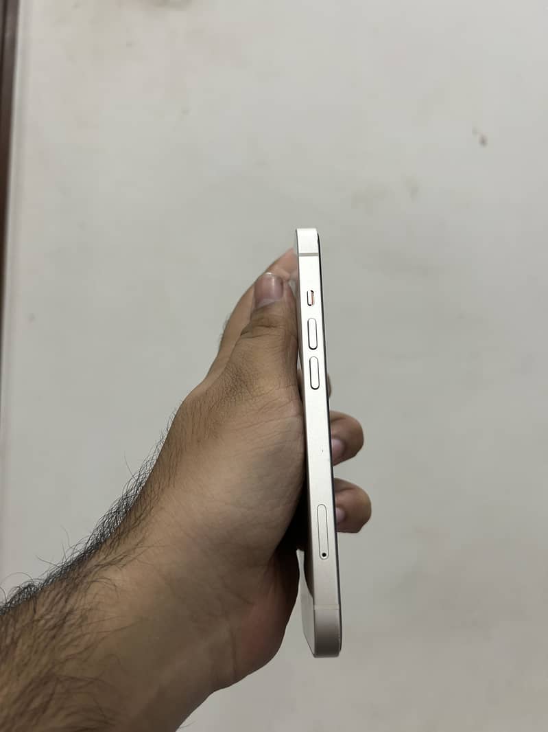 Apple iPhone 13 4