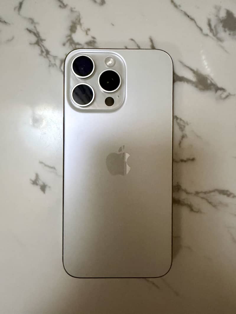 Apple iPhone 15 Pro Max 4