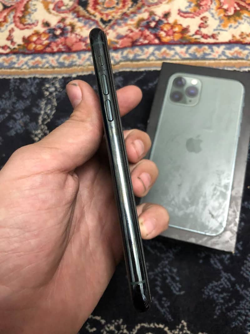 Apple iPhone 11 Pro 2