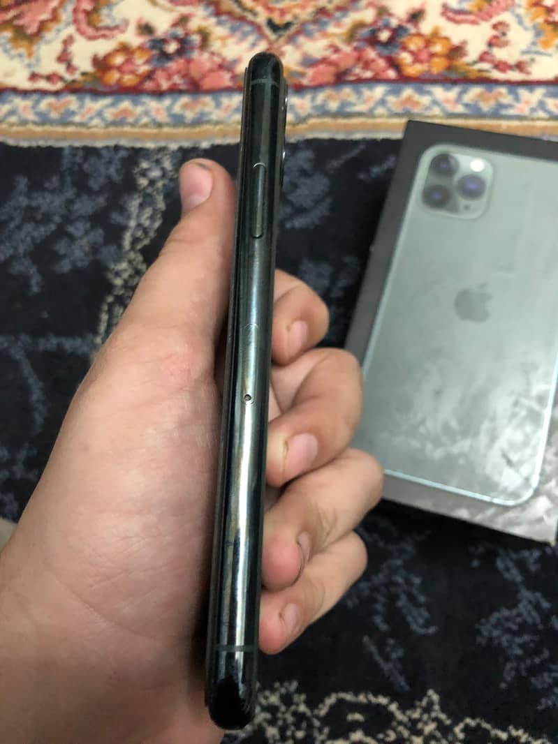 Apple iPhone 11 Pro 4