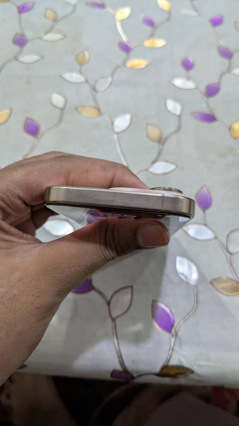 Apple iPhone 16 Pro 4