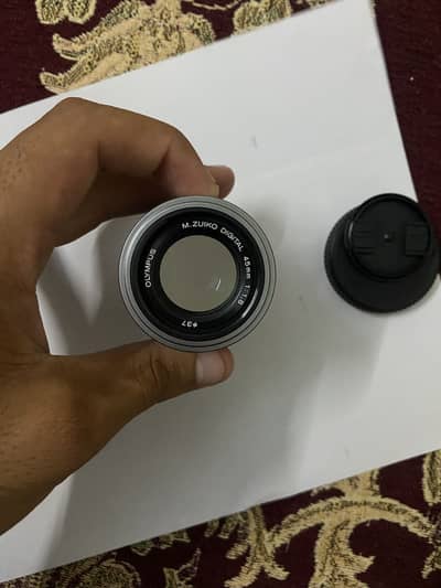 Olympus M. Zuiko Digital 45mm f/1.8 Silver Color For Sale