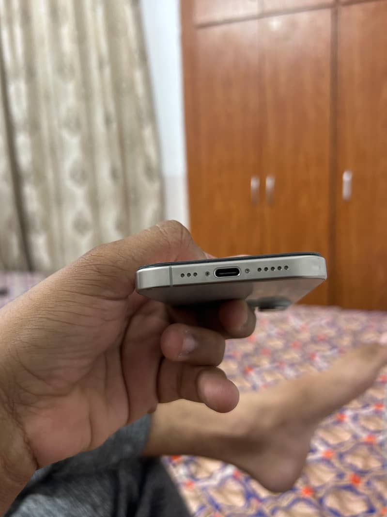 Apple iPhone 15 Pro 4