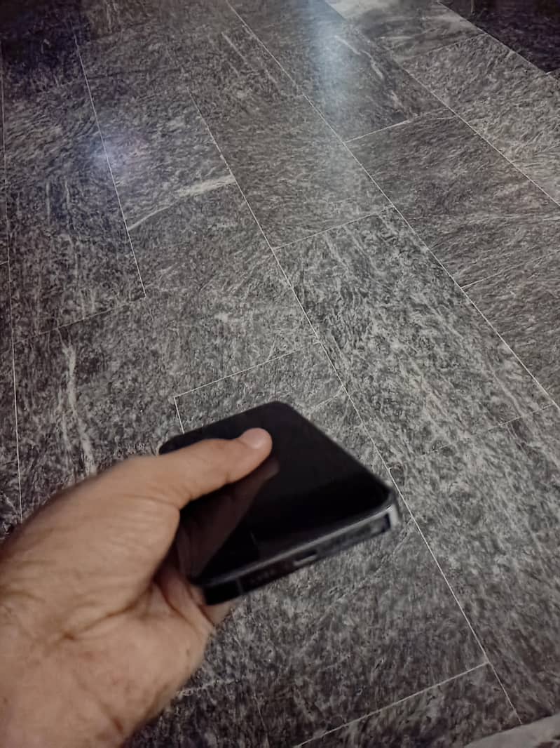 Apple iPhone 13 Pro Max 2