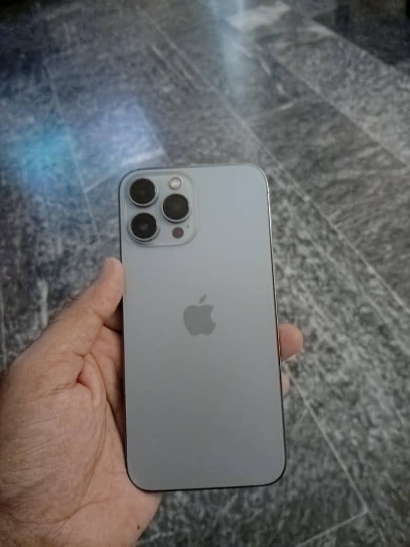 Apple iPhone 13 Pro Max 4