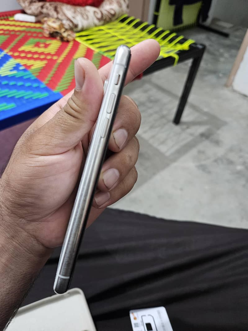 Apple iPhone X 3