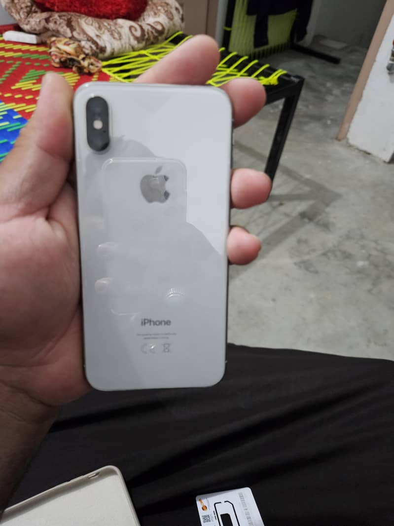 Apple iPhone X 4