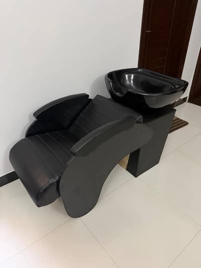 Salon shampoo backwash chair with wash basin