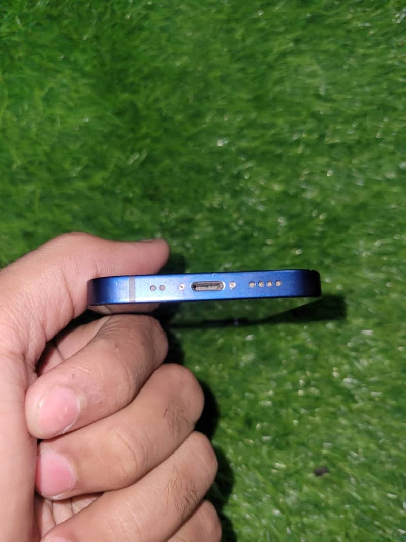 iPhone 12 mini 4