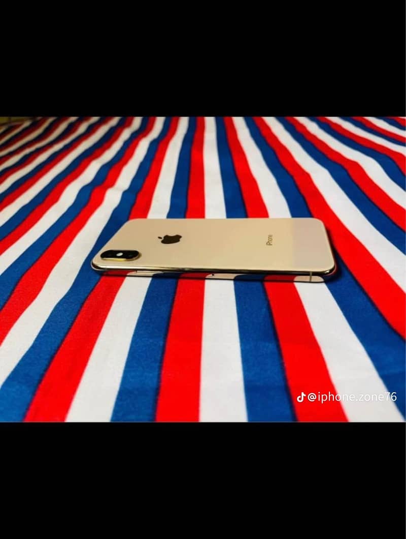 Apple iPhone XS Max 3