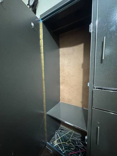 Wardrobe / Almari