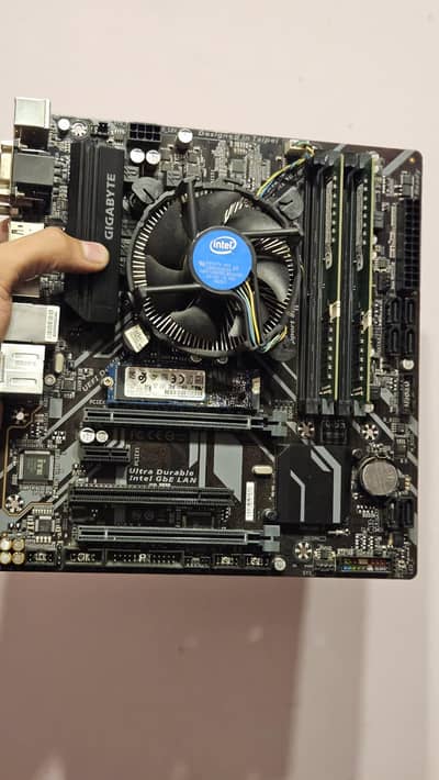 core i7 9700|32gb ram| 512gb nvme| Gigabyte b360m ds3h motherboard|