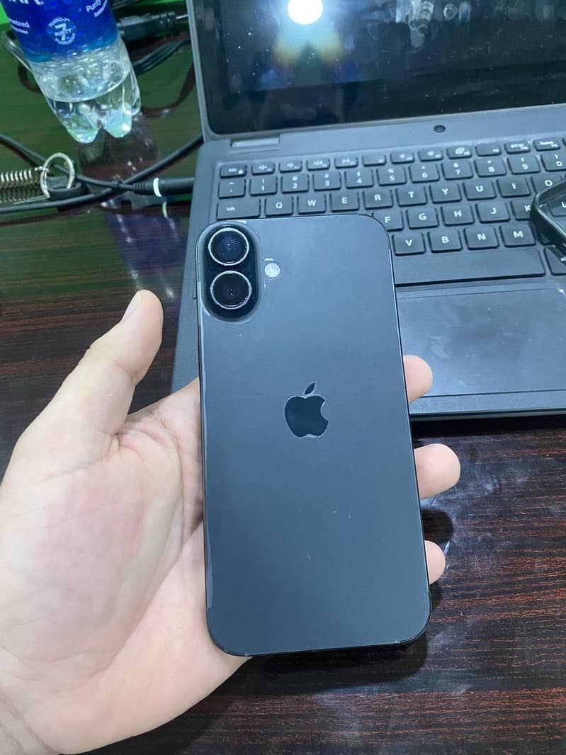 Apple iPhone 16 Plus 0