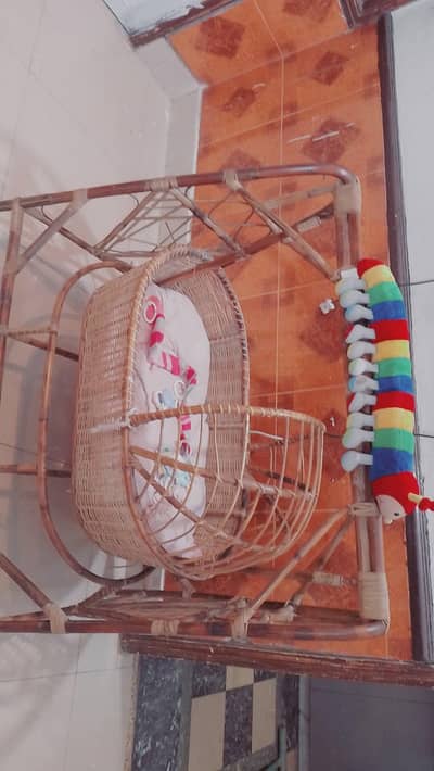 baby swing jhula available in used condition