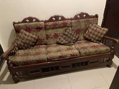 8/10 sofa set with life time guarantee foam seats up for sale