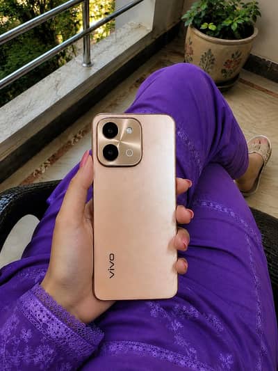 Vivo Y28 with box