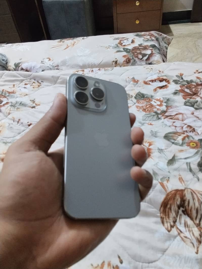 Apple iPhone 15 Pro 0