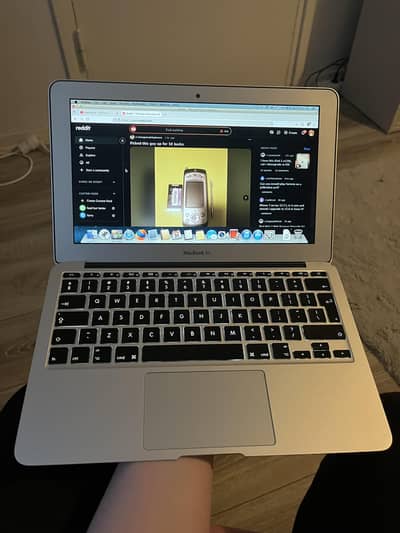 macbook 2013 core i5 only 180 battery cycle count only