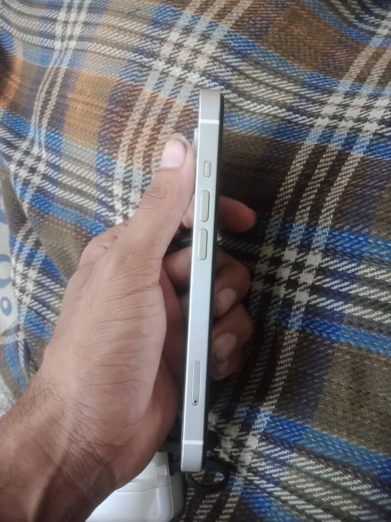 Apple iPhone 13 1
