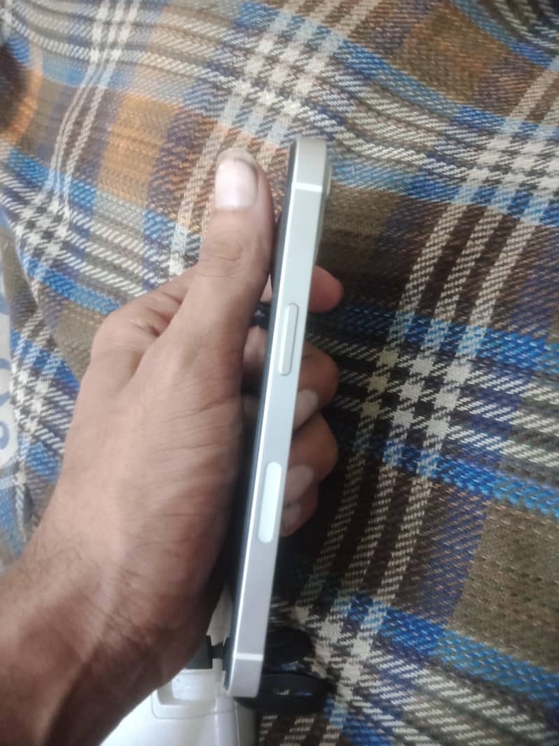 Apple iPhone 13 2