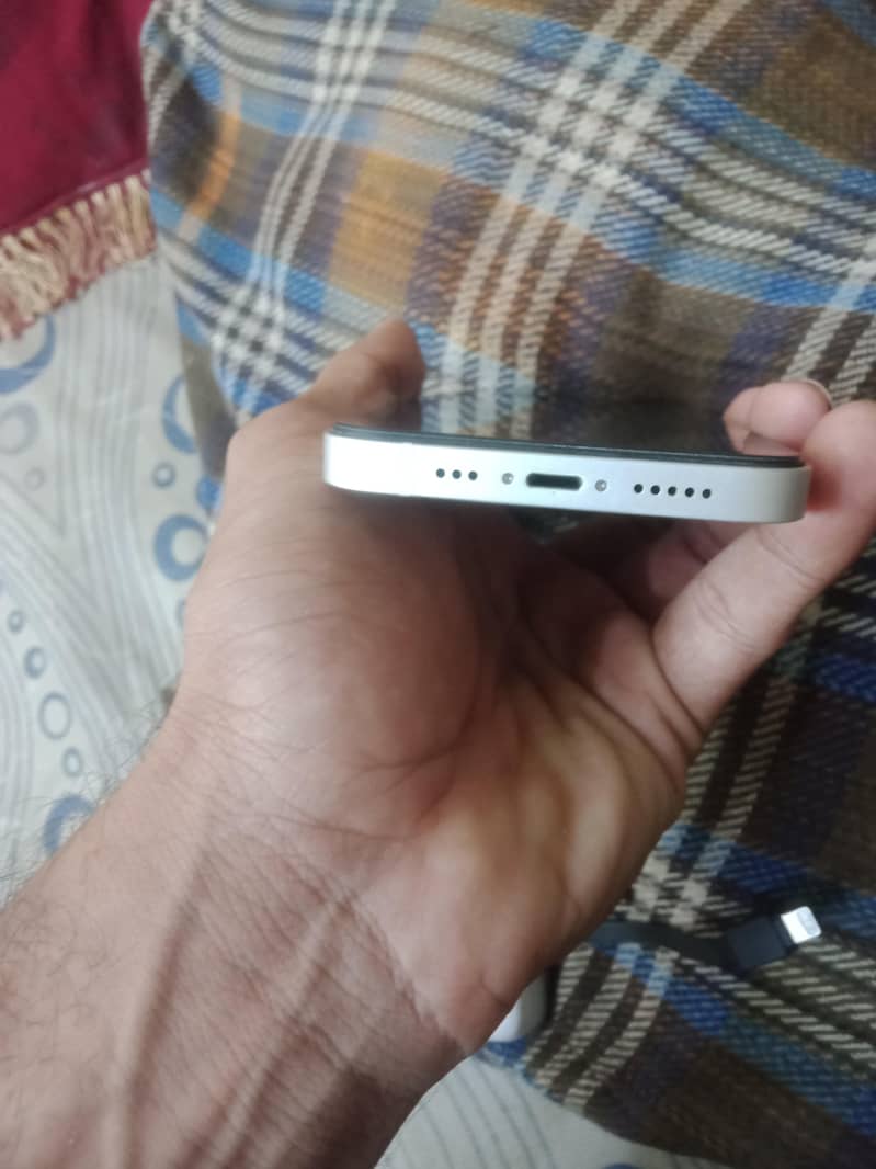 Apple iPhone 13 3